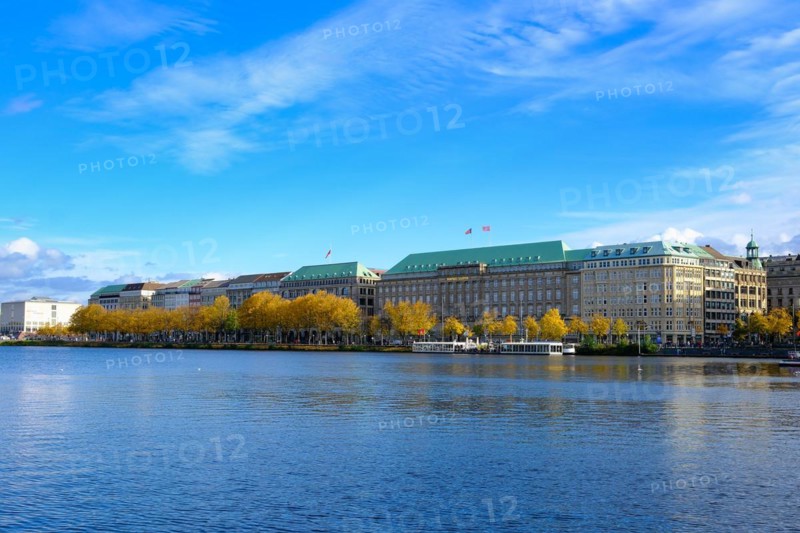 View over the Inner Alster Lake, Hapag Lloyd building behind, Hanseatic City of Hamburg, Hamburg, Germany, Europe