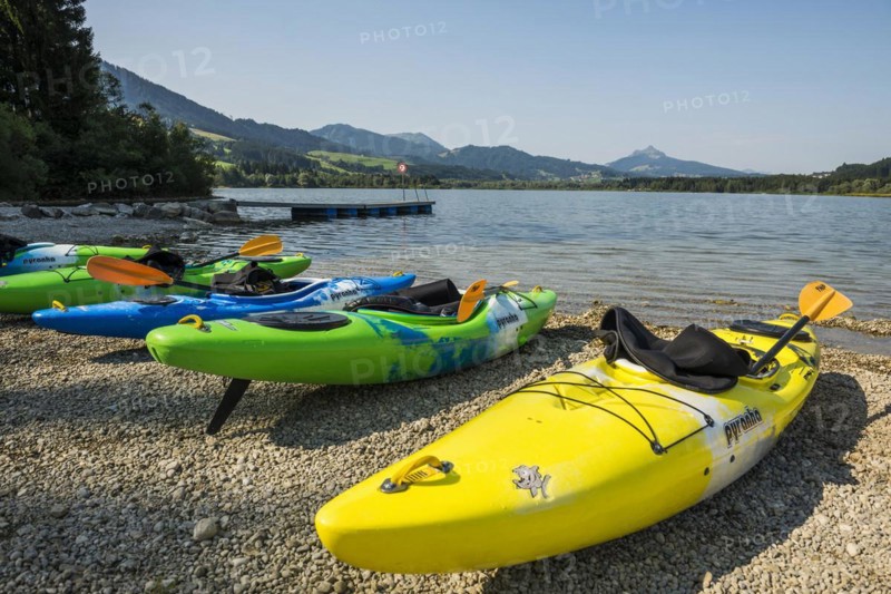 Kayaks, Lake Ammer, near Herrsching am Lake Ammer, Fuenfseenland, Upper Bavaria, Bavaria, Germany, Europe