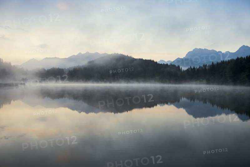 Sunrise and morning fog, Geroldsee or Wagenbruechsee, Kruen near Mittenwald, Werdenfelser Land, Upper Bavaria, Bavaria, Germany, Europe