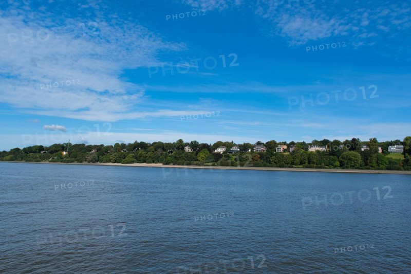 View over the Elbe beach in Hamburg harbour, Hanseatic City of Hamburg, Hamburg, Germany, Europe