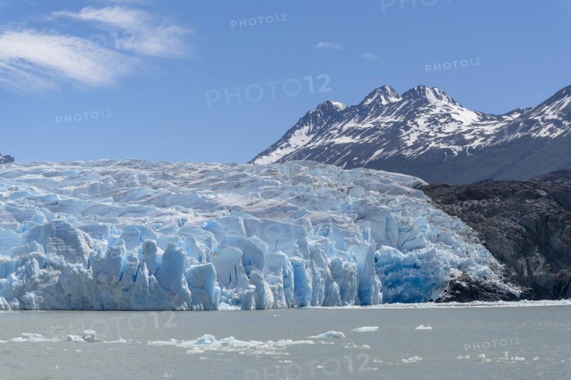 Glacier, Lago Grey, floating ice, Torres del Paine National Park, Parque Nacional Torres del Paine, Cordillera del Paine, Towers of the Blue Sky, Region de Magallanes y de la Antartica Chilena, Ultima Esperanza Province, UNESCO Biosphere Reserve, Patagonia, End of the World, Chile, South America