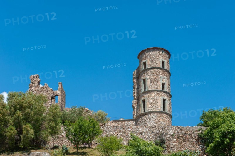 Ruins of Grimaud Castle, Grimaud-Village, Var, Provence-Alpes-Cote d'Azur, France, Europe