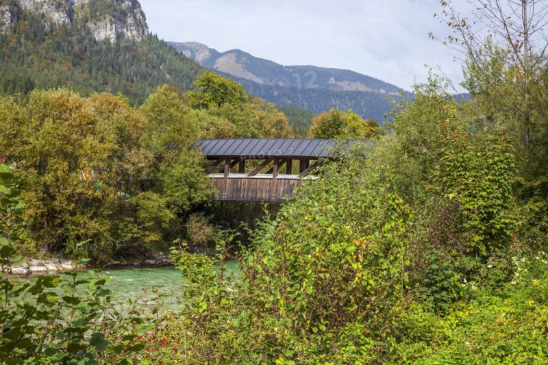 Loisachsteg, wooden bridge over the Loisach, Garmisch-Partenkirchen, Werdenfelser Land, Upper Bavaria, Bavaria, Germany, Europe