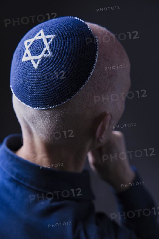 Jewish man wearing a kippa with a Star of David on his head, back view, studio shot, Germany, Europe