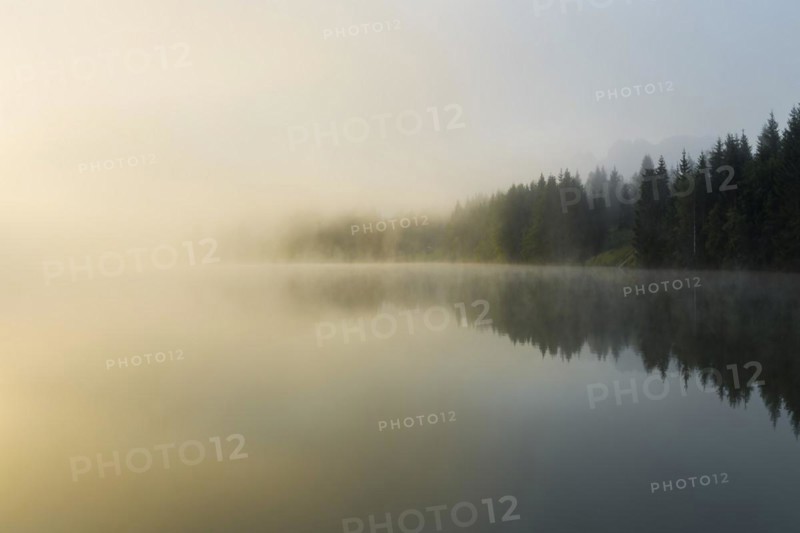 Sunrise and morning fog, Geroldsee or Wagenbruechsee, Kruen near Mittenwald, Werdenfelser Land, Upper Bavaria, Bavaria, Germany, Europe