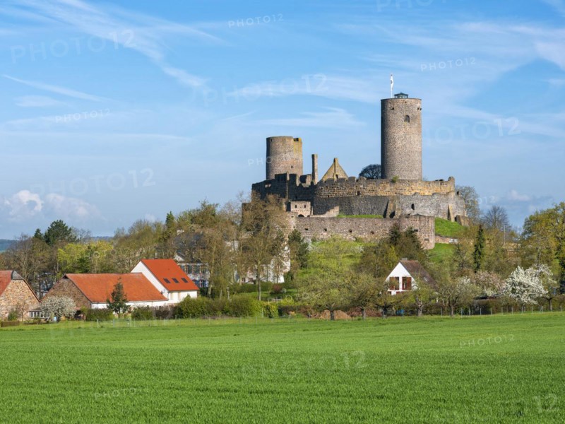 Muenzenberg Castle in the Wetterau in spring, Muenzenberg, Wetterau, Hesse, Germany, Europe