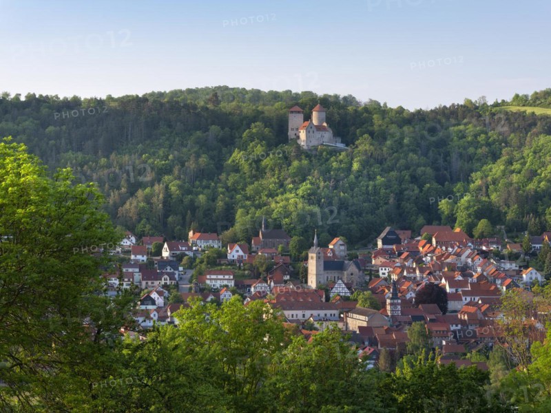 View of the town of Treffurt in the Werra Valley and Normannstein Castle in the evening light, Treffurt, Thuringia, Germany, Europe