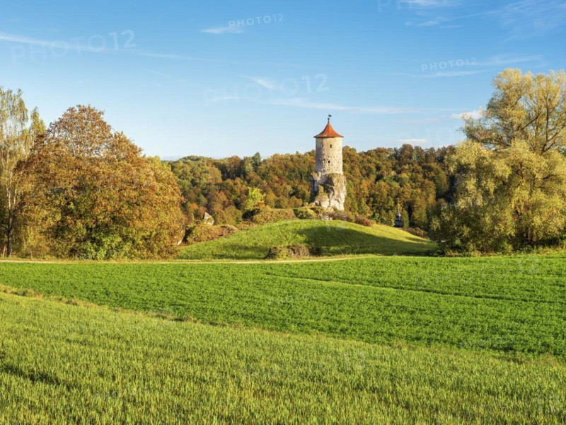 View of the Steinerner Beutel fortified defence tower in autumn, Waischenfeld Castle, Waischenfeld, Upper Franconia, Franconian Switzerland, Bavaria, Germany, Europe