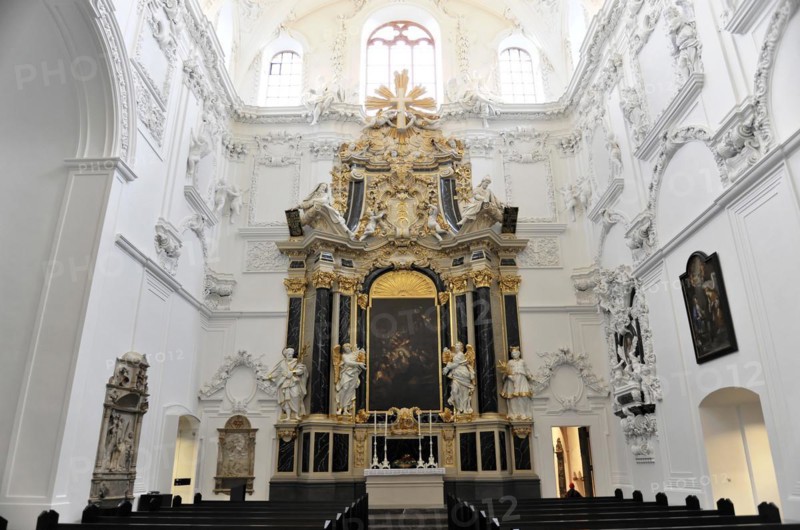St Kilian's Cathedral in Wuerzburg, Wuerzburg Cathedral, interior view of a nave with baroque altar, white benches and walls, Wuerzburg, Lower Franconia, Bavaria, Germany, Europe