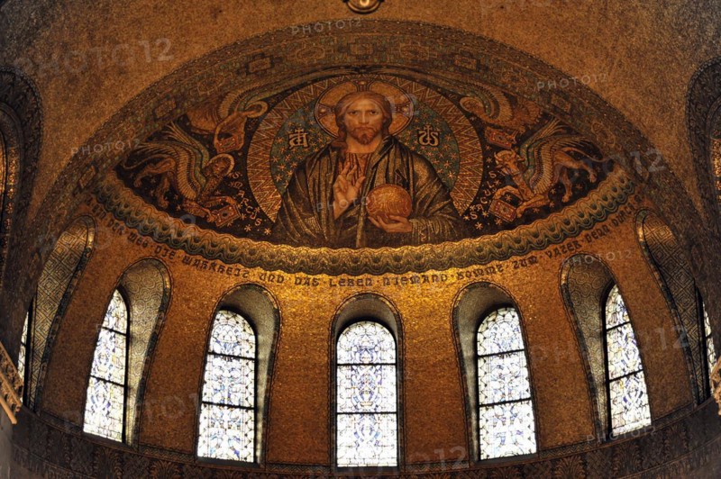 Church of the Redeemer, start of construction 1903, Bad Homburg v. d. Hoehe, Hesse, Interior view of a church with a mosaic of Jesus Christ on the vaulted ceiling, Church of the Redeemer, start of construction 1903, Bad Homburg v. Hoehe, Hesse, Germany, Europe