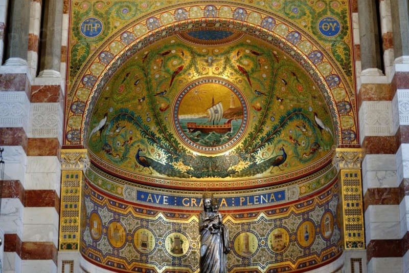 Interior view, Marseille Cathedral or Cathedrale Sainte-Marie-Majeure de Marseille, 1852-1896, Marseille, Close-up of a church dome with frescoes, inscriptions and statues, Marseille, Departement Bouches-du-Rhone, Region Provence-Alpes-Cote d'Azur, France, Europe