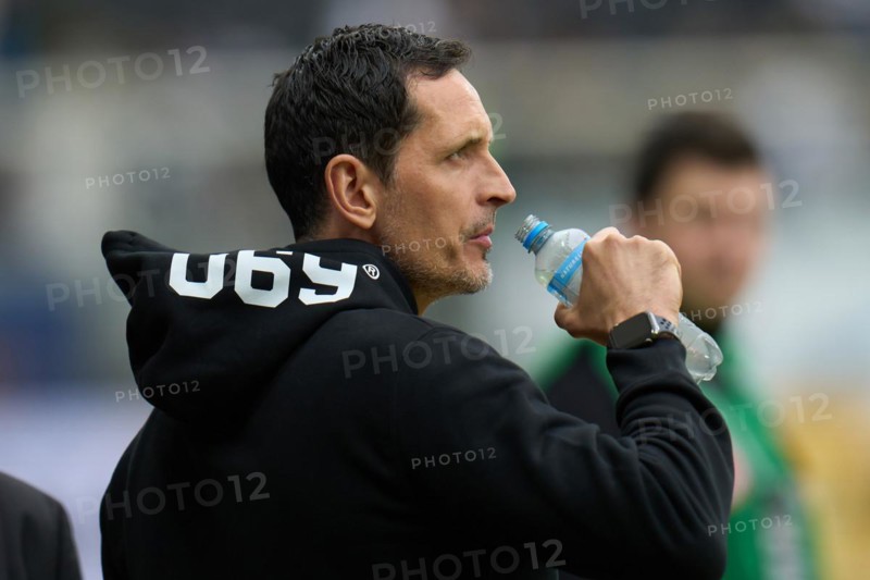 Bundesliga Eintracht Frankfurt-Union Berlin at Deutsche Bank Park in Frankfurt. Frankfurt coach Dino Toppmoeller. Frankfurt, Hesse, Germany, Europe