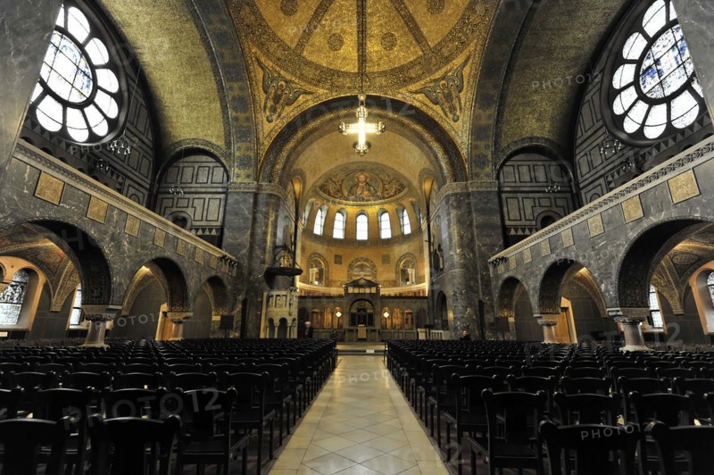 Church of the Redeemer, start of construction 1903, Bad Homburg v. d. Hoehe, Hesse, Germany, Spacious church interior with pews and a dome, decorated with arches and mosaics, Church of the Redeemer, start of construction 1903, Bad Homburg v. Hoehe, Hesse, Germany, Europe