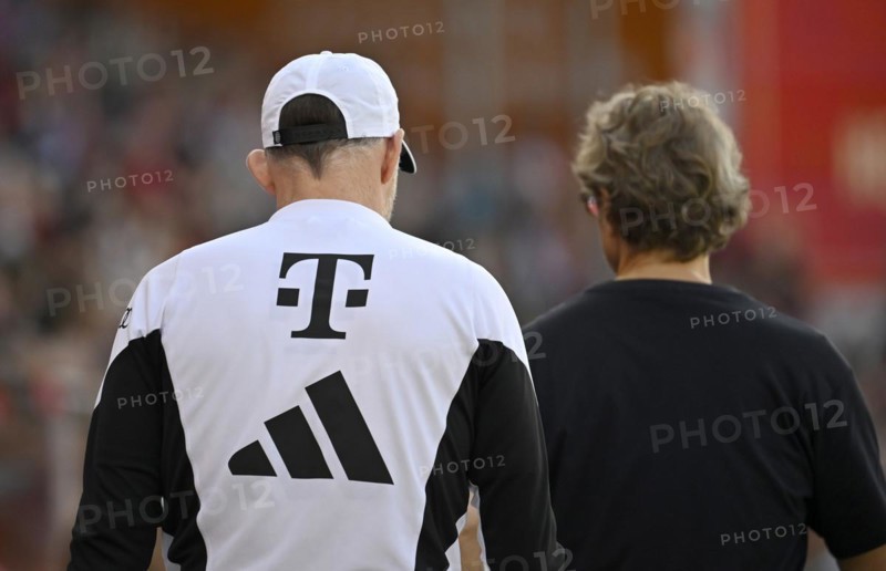 Coach Thomas Tuchel FC Bayern Munich FCB with press officer Dieter Nickles, from behind, Adidas, Deutsche Telekom, logo, Voith-Arena, Heidenheim, Baden-Wuerttemberg, Germany, Europe