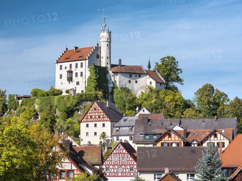 Goessweinstein with castle and half-timbered houses, Franconian Switzerland, Upper Franconia, Franconia, Bavaria, Germany, Europe