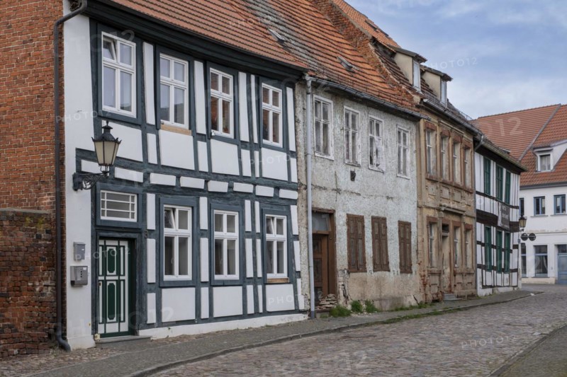 Partly dilapidated houses in Muehlenstrasse, Havelberg, Saxony-Anhalt, Germany, Europe
