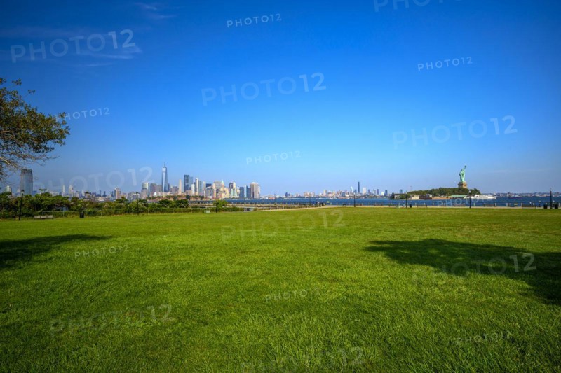 Views on New York Harbor, Manhattan and Statue of Liberty from the Liberty State Park, Jersey City, NJ, USA, USA, North America