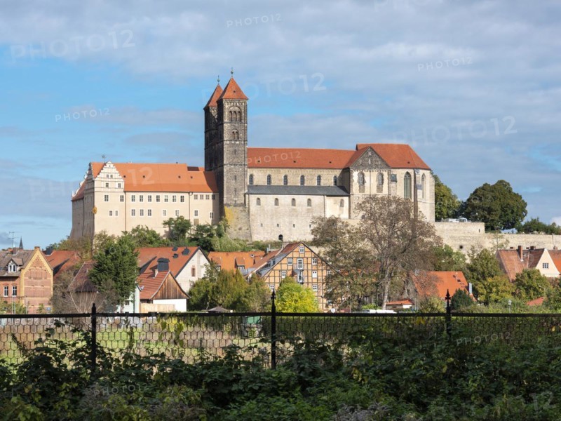 View of the Schlossberg with St Servatius collegiate church and Renaissance castle, UNESCO World Heritage Site, Quedlinburg, Saxony-Anhalt, Germany, Europe