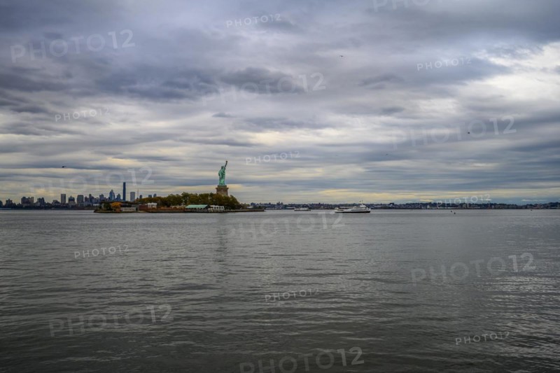 Views on New York Harbor, Manhattan and Statue of Liberty from the Liberty State Park, Jersey City, NJ, USA, USA, North America