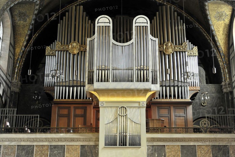 Church of the Redeemer, start of construction 1903, Bad Homburg v. d. Hoehe, Hesse, Large organ with gold decorations on a balcony inside a church, Church of the Redeemer, start of construction 1903, Bad Homburg v. Hoehe, Hesse, Germany, Europe