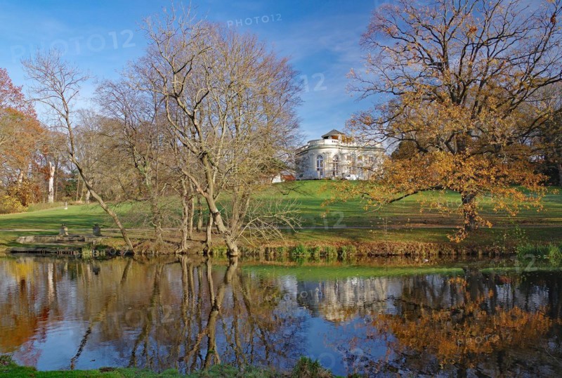 Richmond Castle reflected in the calm waters of the Oker, autumn, Braunschweig, Lower Saxony, Germany, Europe