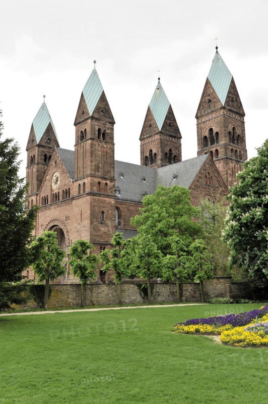 Church of the Redeemer, start of construction 1903, Bad Homburg v. d. Hoehe, Hesse, An imposing church in neo-Romanesque style, surrounded by well-tended flower gardens, Church of the Redeemer, start of construction 1903, Bad Homburg v. Hoehe, Hesse, Germany, Europe