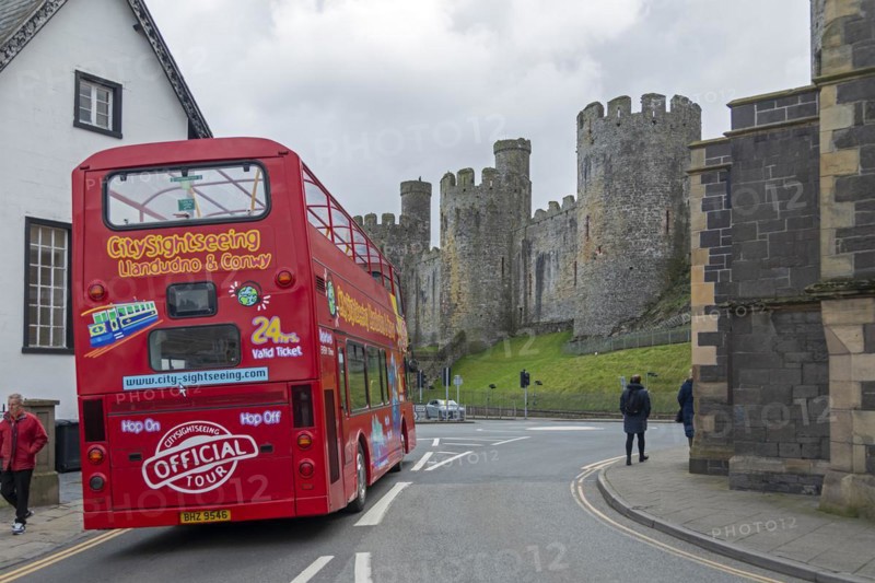 Double-decker bus, castle, Conwy, Wales, Great Britain