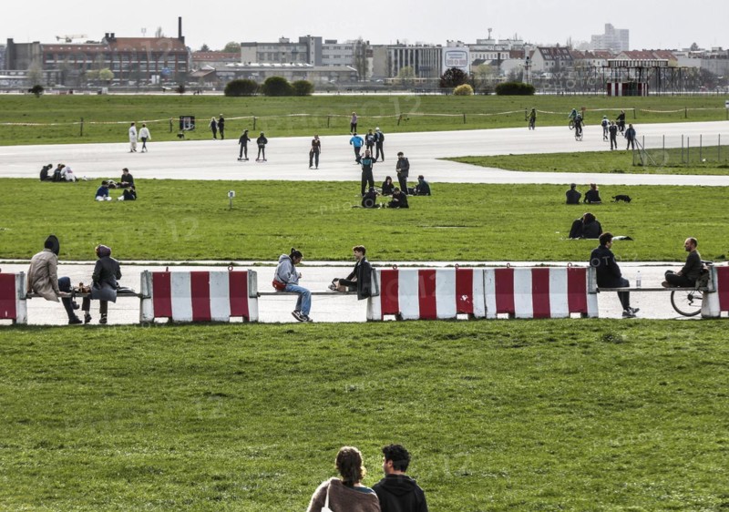 Visitors at Tempelhofer Feld, Berlin, 01.04.2024., Berlin, Berlin, Germany, Europe