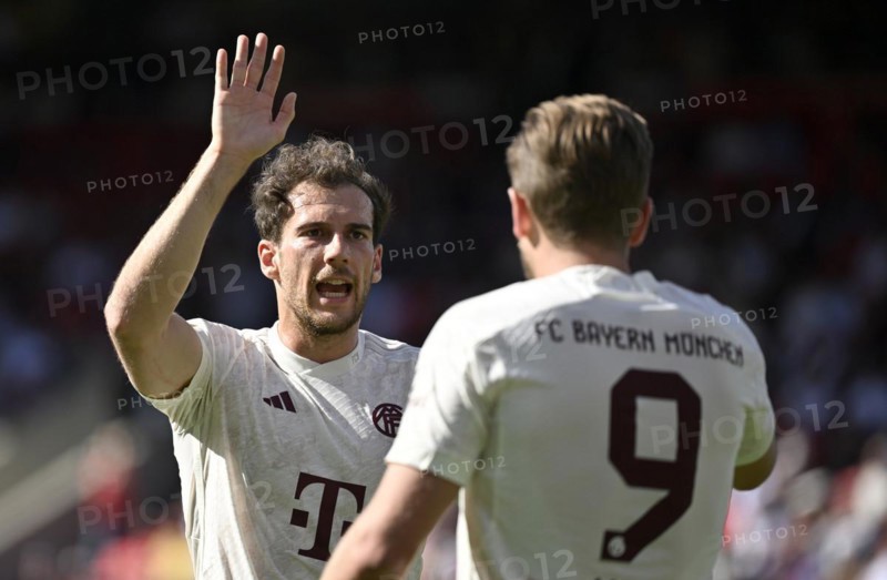 Leon Goretzka FC Bayern Munich FCB (08) and Harry Kane FC Bayern Munich FCB (09) celebrating a goal in the Voith Arena, Heidenheim, Baden-Wuerttemberg, Germany, Europe