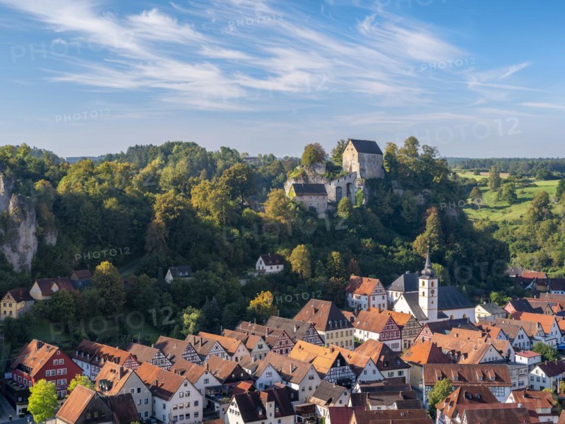 View of Pottenstein with castle, church and half-timbered houses, Townscape, Franconian Switzerland, Franconian Alb, Upper Franconia, Franconia, Bavaria