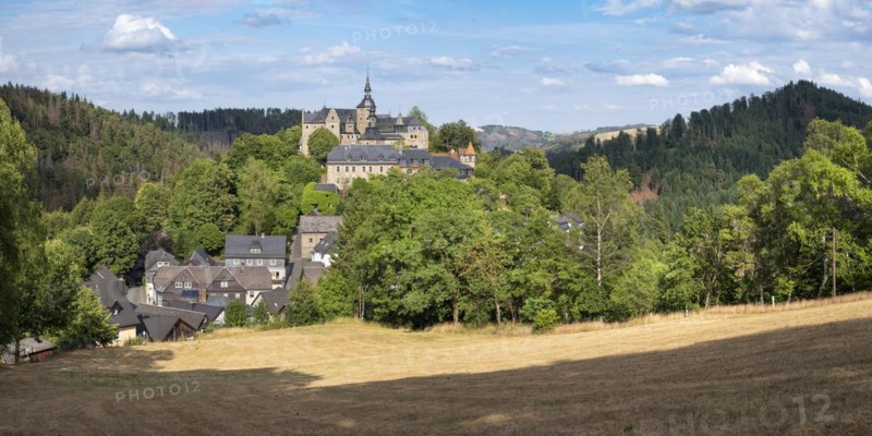 Landscape with Lauenstein Castle, Ludwigsstadt, Upper Franconia, Bavaria, Germany, Europe