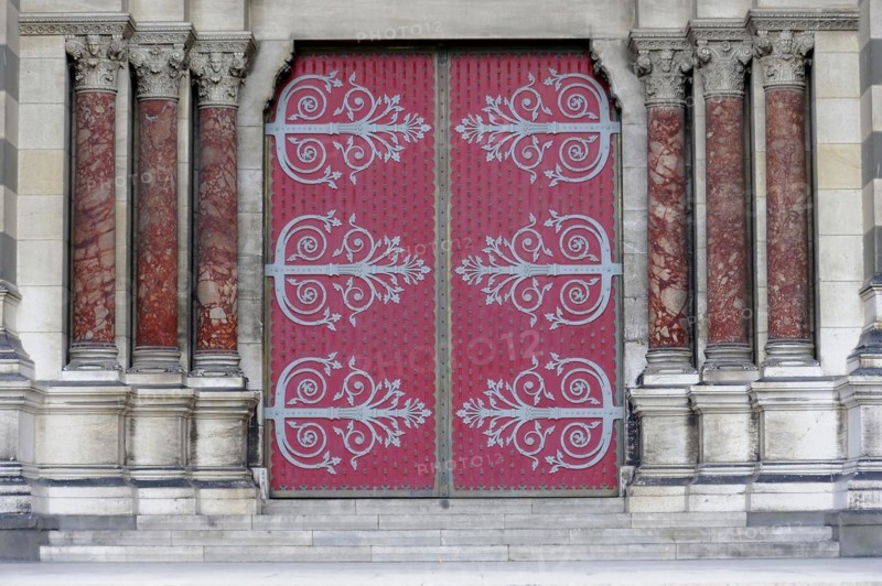 Marseille, Large red door with elaborate decorations on a historic building, Marseille, Departement Bouches du Rhone, Region Provence Alpes Cote d'Azur, France, Europe