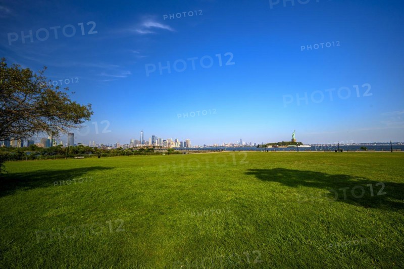 Views on New York Harbor, Manhattan and Statue of Liberty from the Liberty State Park, Jersey City, NJ, USA, USA, North America