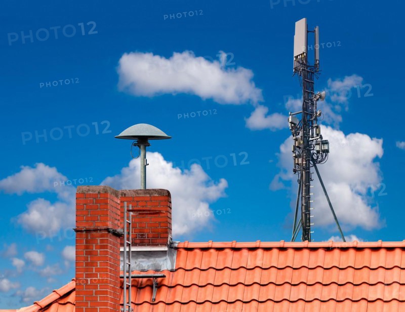 Alarm siren and radio mast on one roof