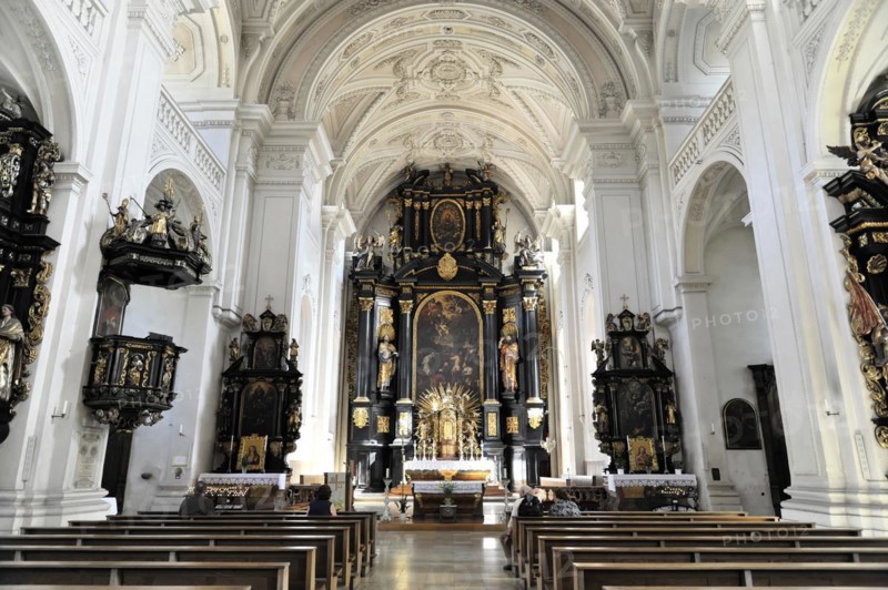 St. Paul's parish church, the first church was consecrated to St. Paul around 1050, Passau, view through the nave of a church to the magnificent high altar and the ceiling vault, Passau, Bavaria, Germany, Europe
