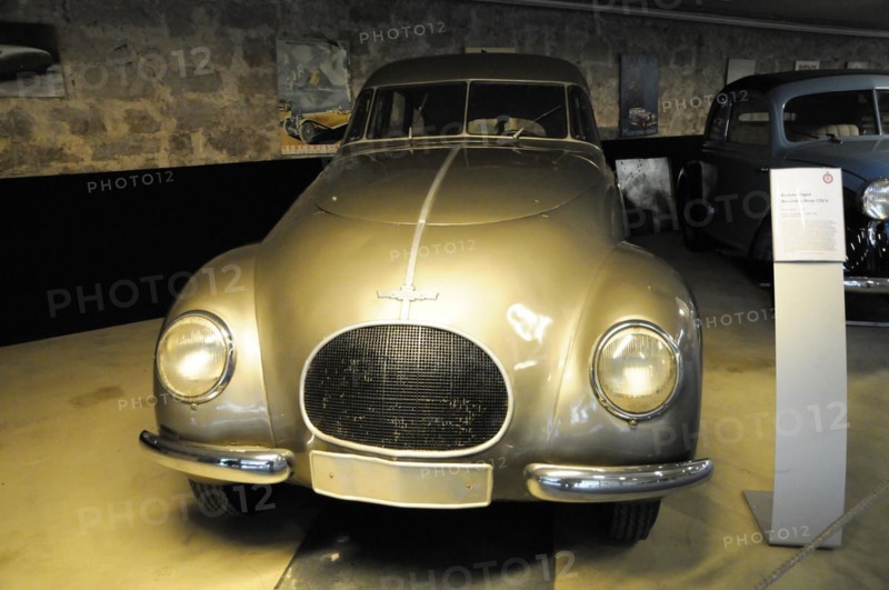 Deutsches Automuseum Langenburg, Front view of a bronze vintage sports car at a car exhibition, Deutsches Automuseum Langenburg, Langenburg, Baden-Wuerttemberg, Germany, Europe