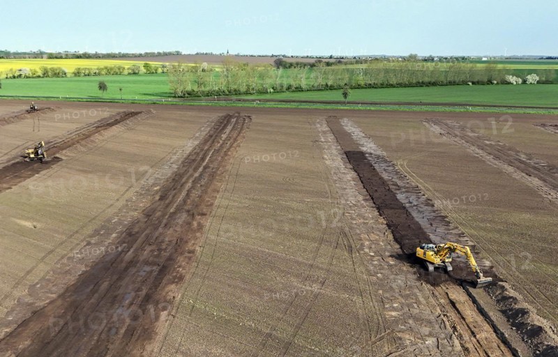 Excavators begin preparations for the construction site access road on the L 50 at the future Intel construction site in Magdeburg. The state of Saxony-Anhalt is financing the expansion of two construction site access roads from the L 50 state road to the Intel site, 08.04.2024., Magdeburg, Saxony-Anhalt, Germany, Europe