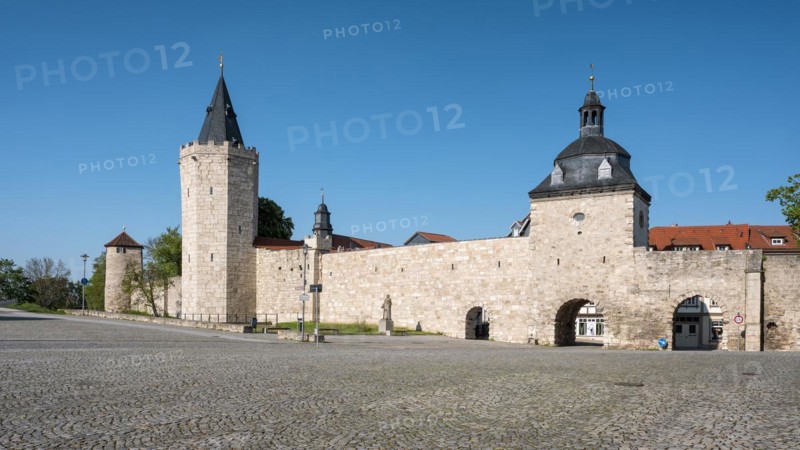 Town wall with Frauentor gate and defence towers, Muehlhausen, Thuringia, Germany, Europe
