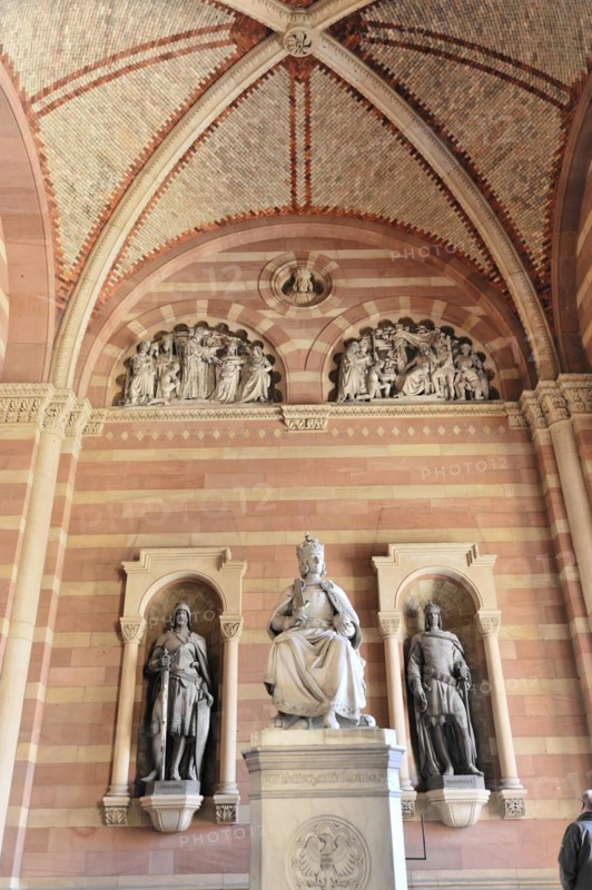 Monument to King Adolf of Nassau, Speyer Cathedral, westwork, new part, first start of construction probably 1025, Speyer, detailed view of a niche with statues and a relief under a patterned vaulted ceiling, Speyer Cathedral, Unesco World Heritage Site, foundation stone laid around 1030, Speyer, Rhineland-Palatinate, Germany, Europe