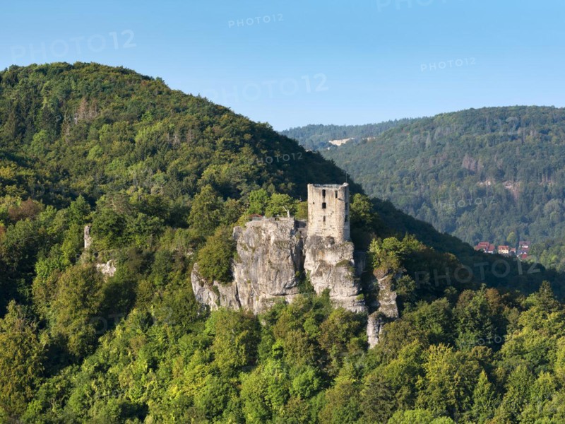 View of the Neideck castle ruins in the Wiesenttal valley, landmark of Franconian Switzerland, Franconian Switzerland, Franconia, Bavaria, Germany, Europe