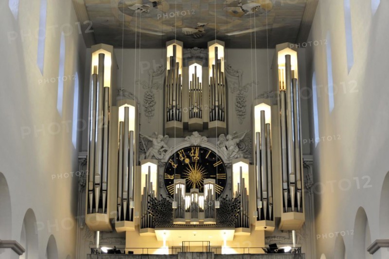 St Kilian's Cathedral in Wuerzburg, Wuerzburg Cathedral, A large church organ with a modern design in an illuminated sacred space, Wuerzburg, Lower Franconia, Bavaria, Germany, Europe