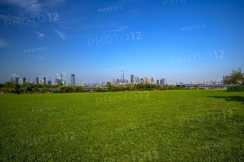 Views on New York Harbor, Manhattan and Statue of Liberty from the Liberty State Park, Jersey City, NJ, USA, USA, North America