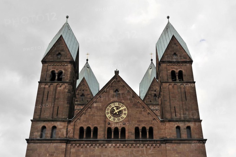 Church of the Redeemer, start of construction 1903, Bad Homburg v. d. Hoehe, Hesse, A majestic-looking neo-Romanesque church with striking towers under an overcast sky, Church of the Redeemer, start of construction 1903, Bad Homburg v. Hoehe, Hesse, Germany, Europe