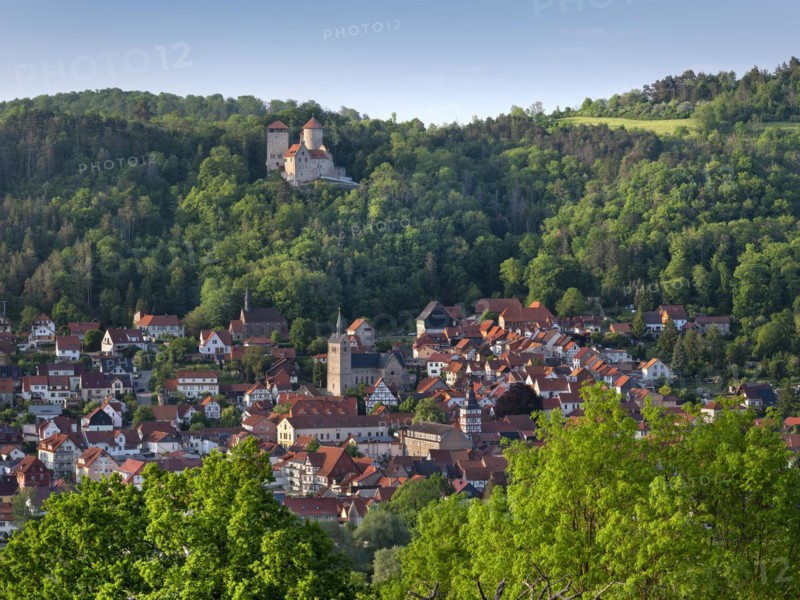 View of the town of Treffurt in the Werra Valley and Normannstein Castle in the evening light, Treffurt, Thuringia, Germany, Europe
