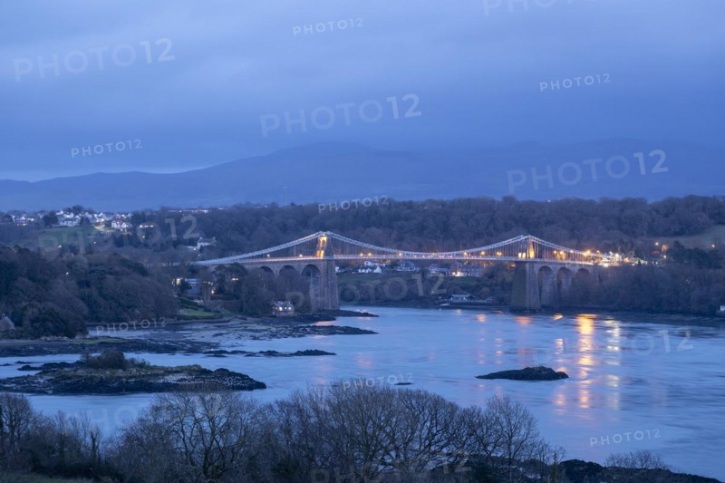 Menai Suspension Bridge in the evening, Menai Strait, LLanfair Pwllgwyngyll, Isle of Anglesey, Wales, United Kingdom, Europe
