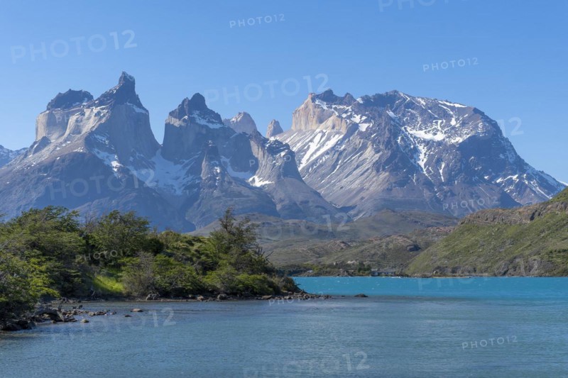 Lago Pehoe, mountain range of the Andes, Torres del Paine National Park, Parque Nacional Torres del Paine, Cordillera del Paine, Towers of the Blue Sky, Region de Magallanes y de la Antartica Chilena, Ultima Esperanza province, UNESCO biosphere reserve, Patagonia, end of the world, Chile, South America