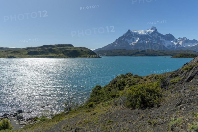 Lago Pehoe, mountain range of the Andes, Torres del Paine National Park, Parque Nacional Torres del Paine, Cordillera del Paine, Towers of the Blue Sky, Region de Magallanes y de la Antartica Chilena, Ultima Esperanza province, UNESCO biosphere reserve, Patagonia, end of the world, Chile, South America