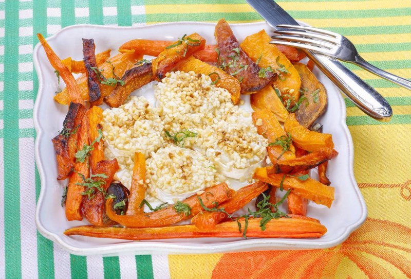 South German cuisine, butternut squash, butternut pumpkin, pumpkin baked with goat's cheese, cheese in a nut crust, nut coating, vegetables cut on a plate, fork, knife, silver cutlery, oven vegetables, pumpkin, fruit vegetables, fruit, carrots, celery, healthy cooking, vegetarian, autumn cuisine, pumpkin dishes, food, studio, Germany, Europe