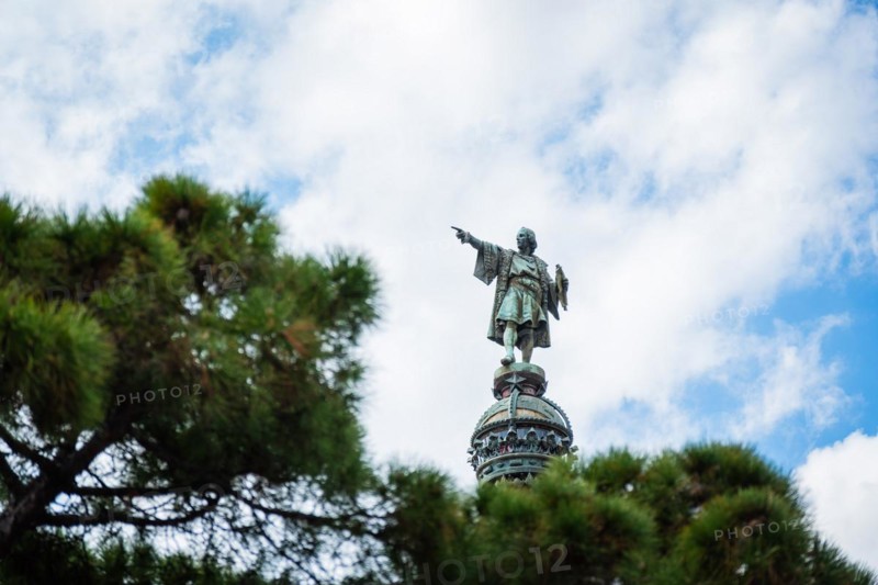 Columbus Column at the end of the Ramblas, Christopher Columbus points towards the New World, Barcelona, Spain, Europe
