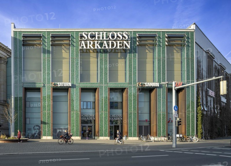 Schloss arcades, shopping centre behind the reconstructed facade of the old residential palace, Braunschweig, Lower Saxony, Germany, Europe